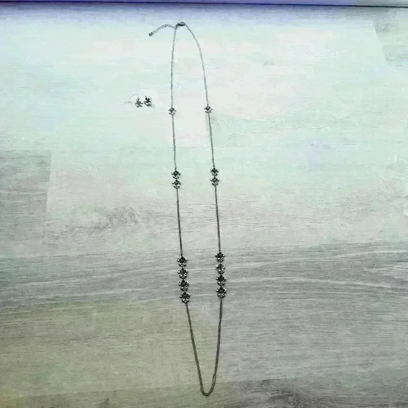 Floral Details Womens Costume Jewelry Necklace w/ Earrings Matching Set - Picture 5 of 10